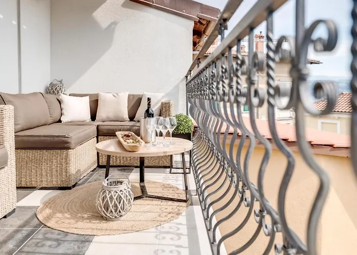 Luxury Regina Daire *